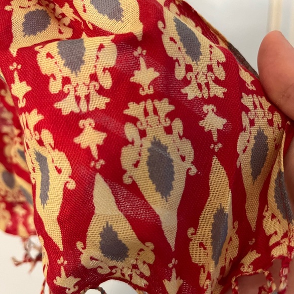 Red Patterned Scarf - Picture 4 of 6